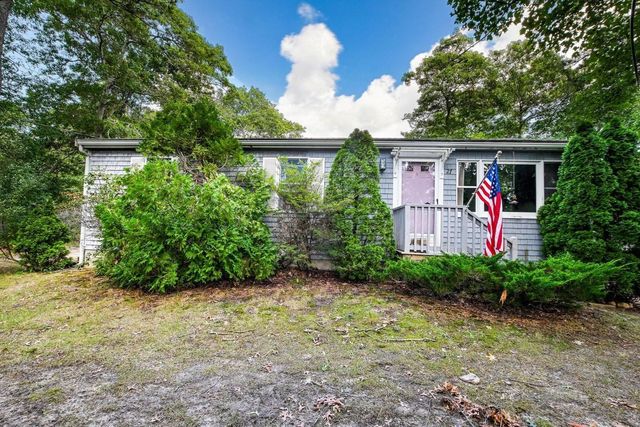 27 Crooked Meadow, Falmouth, MA 02536