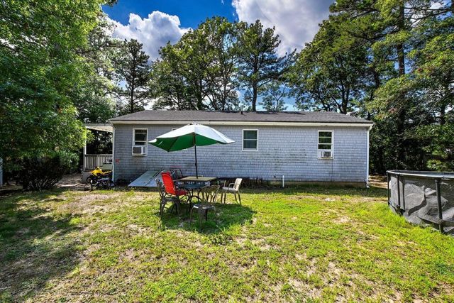 27 Crooked Meadow, Falmouth, MA 02536