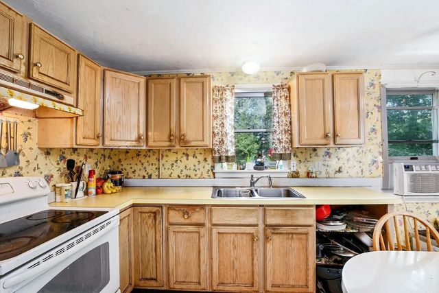 27 Crooked Meadow, Falmouth, MA 02536