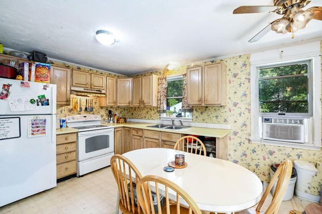27 Crooked Meadow, Falmouth, MA 02536