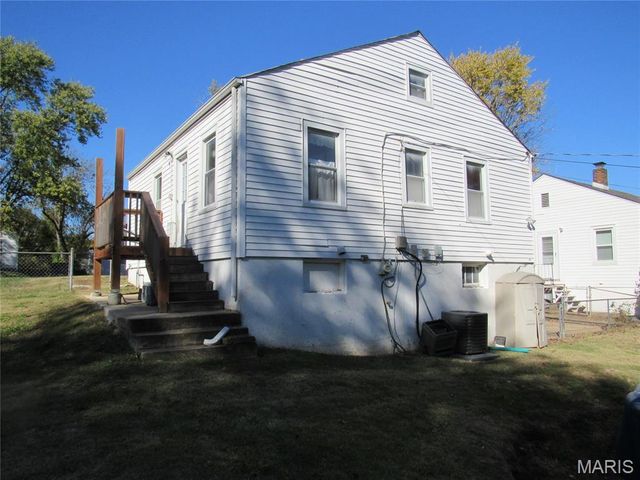 3550 Saint Christopher Lane, St Ann, MO 63074