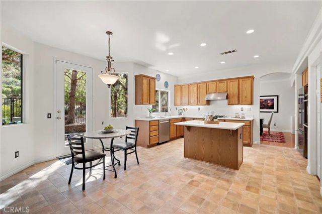 880 Shepard Crest Drive, Corona, CA 92882