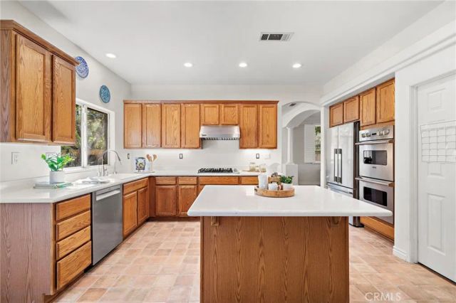 880 Shepard Crest Drive, Corona, CA 92882