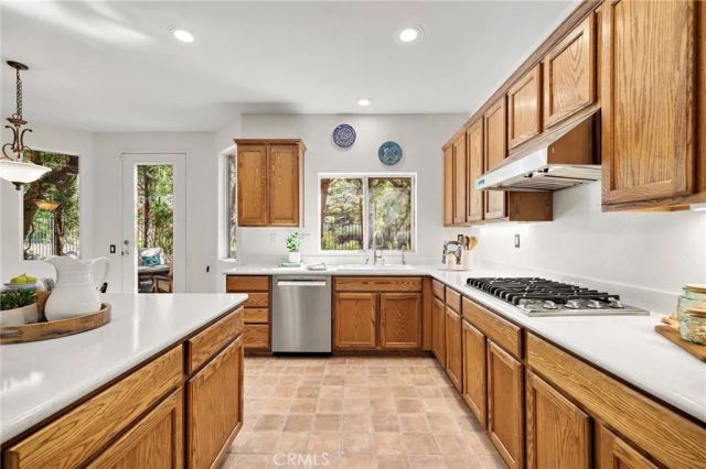 880 Shepard Crest Drive, Corona, CA 92882
