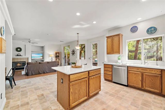 880 Shepard Crest Drive, Corona, CA 92882