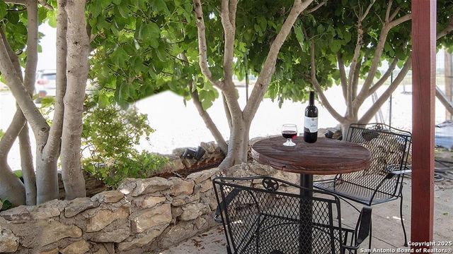 124 Pin Oak, Castroville, TX 78009