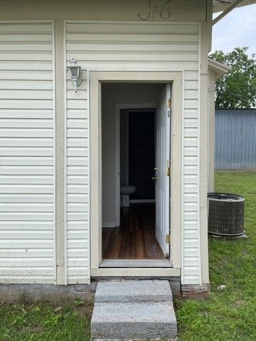 103 W Wichita Street, Bowie, TX 76230