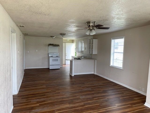 103 W Wichita Street, Bowie, TX 76230