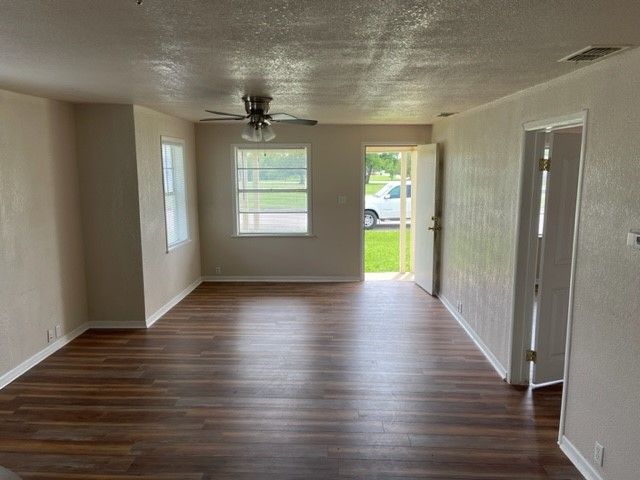 103 W Wichita Street, Bowie, TX 76230