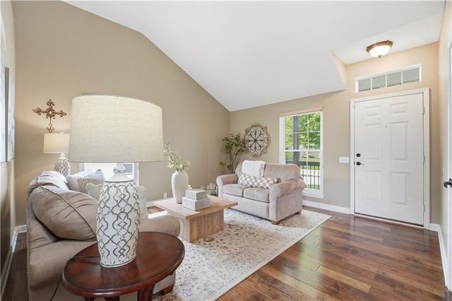 2416 SE 7th Circle, Lee's Summit, MO 64063