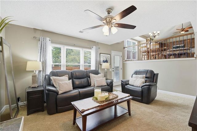 2416 SE 7th Circle, Lee's Summit, MO 64063