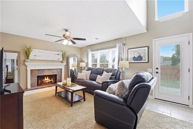 2416 SE 7th Circle, Lee's Summit, MO 64063