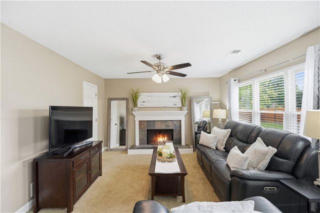 2416 SE 7th Circle, Lee's Summit, MO 64063