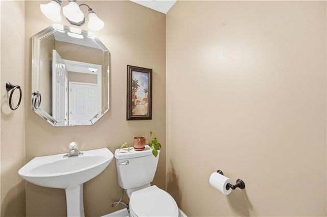 2416 SE 7th Circle, Lee's Summit, MO 64063