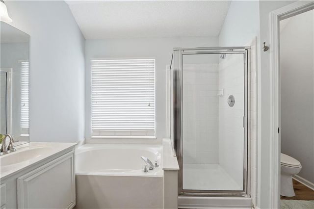 2416 SE 7th Circle, Lee's Summit, MO 64063