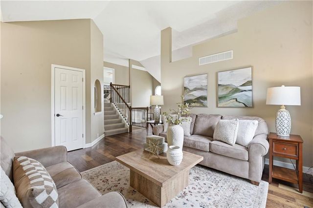 2416 SE 7th Circle, Lee's Summit, MO 64063