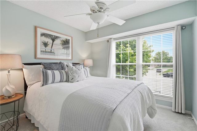 2416 SE 7th Circle, Lee's Summit, MO 64063