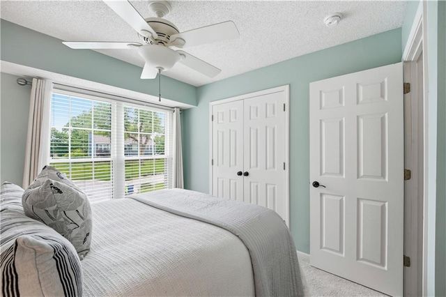 2416 SE 7th Circle, Lee's Summit, MO 64063