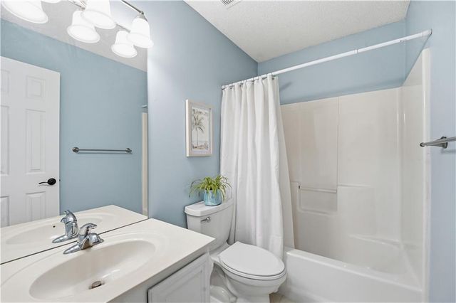 2416 SE 7th Circle, Lee's Summit, MO 64063