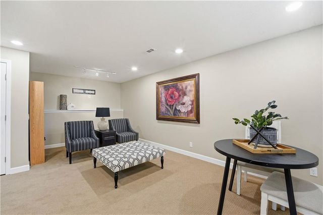 2416 SE 7th Circle, Lee's Summit, MO 64063