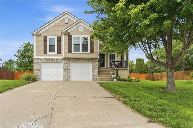 2416 SE 7th Circle, Lee's Summit, MO 64063