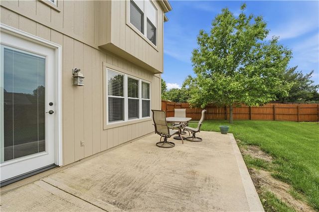 2416 SE 7th Circle, Lee's Summit, MO 64063