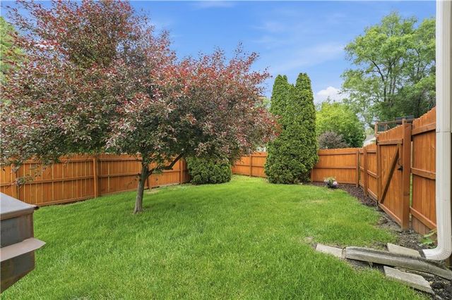 2416 SE 7th Circle, Lee's Summit, MO 64063