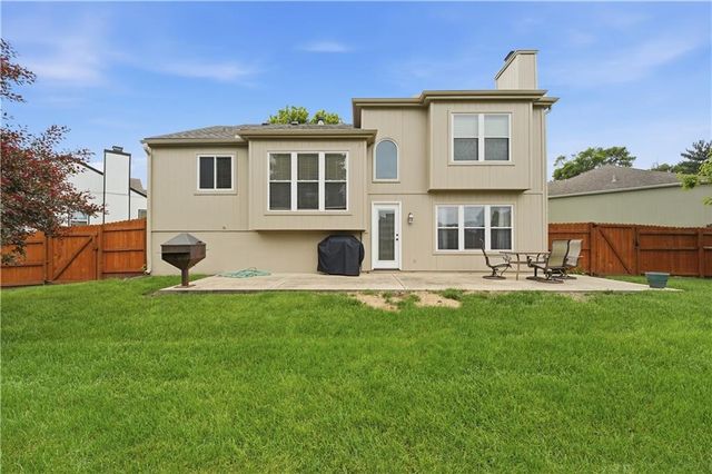 2416 SE 7th Circle, Lee's Summit, MO 64063