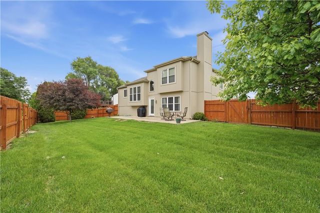 2416 SE 7th Circle, Lee's Summit, MO 64063