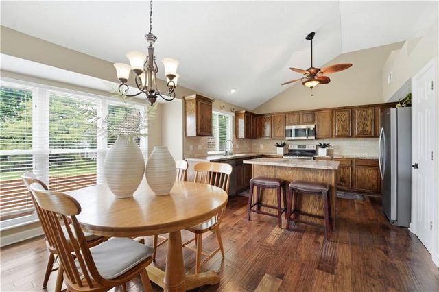 2416 SE 7th Circle, Lee's Summit, MO 64063
