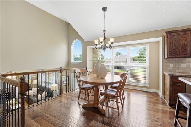 2416 SE 7th Circle, Lee's Summit, MO 64063