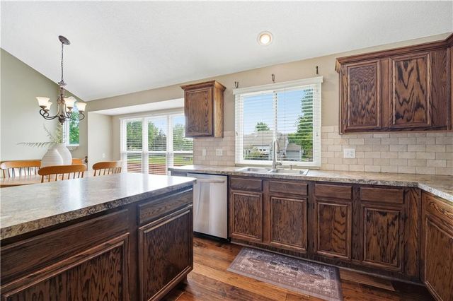 2416 SE 7th Circle, Lee's Summit, MO 64063