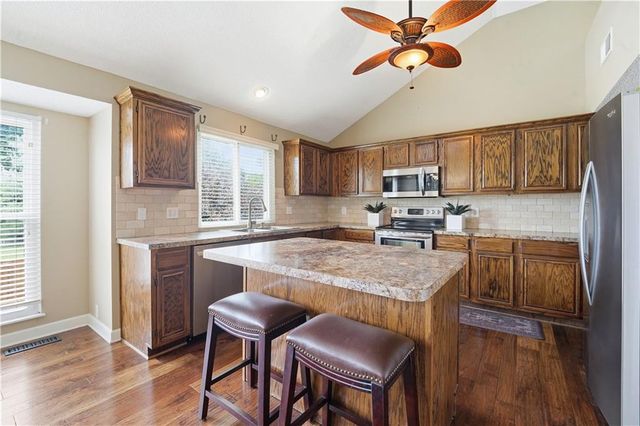 2416 SE 7th Circle, Lee's Summit, MO 64063