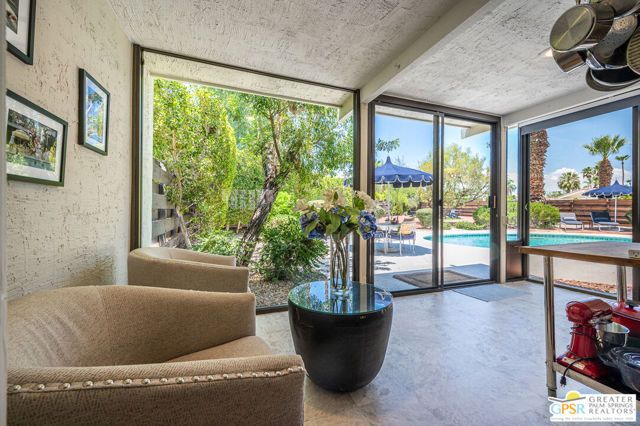 566 N Sunset Way, Palm Springs, CA 92262