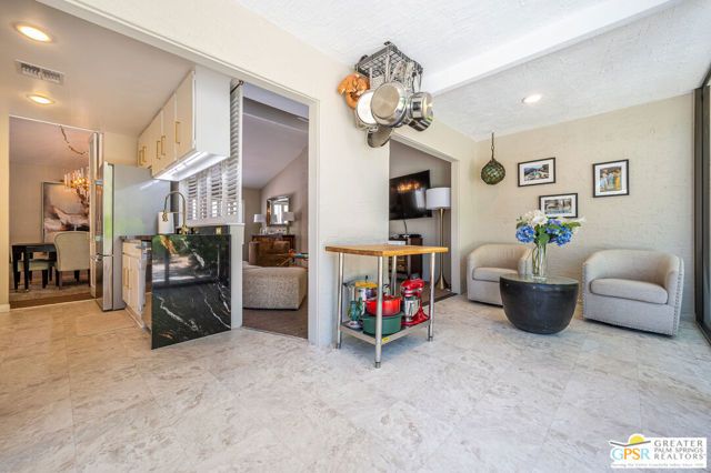 566 N Sunset Way, Palm Springs, CA 92262