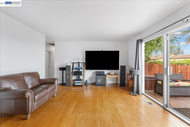 24805 Canyon View Ct, Hayward, CA 94541