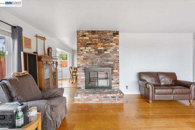 24805 Canyon View Ct, Hayward, CA 94541