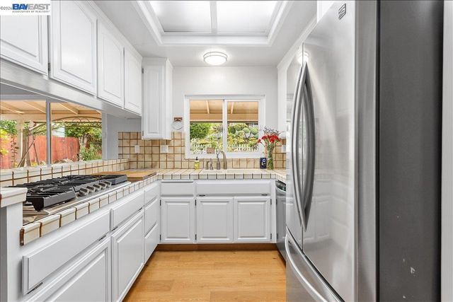 24805 Canyon View Ct, Hayward, CA 94541