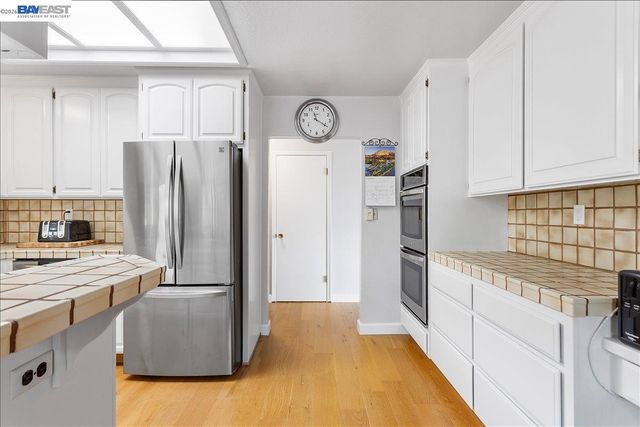 24805 Canyon View Ct, Hayward, CA 94541