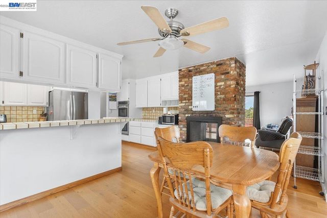 24805 Canyon View Ct, Hayward, CA 94541