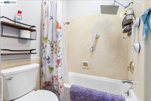 24805 Canyon View Ct, Hayward, CA 94541