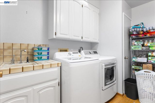 24805 Canyon View Ct, Hayward, CA 94541