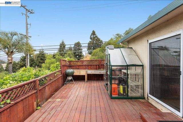 24805 Canyon View Ct, Hayward, CA 94541