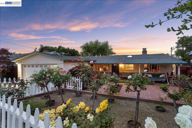 24805 Canyon View Ct, Hayward, CA 94541