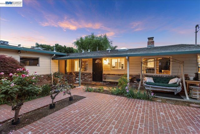 24805 Canyon View Ct, Hayward, CA 94541