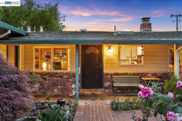 24805 Canyon View Ct, Hayward, CA 94541