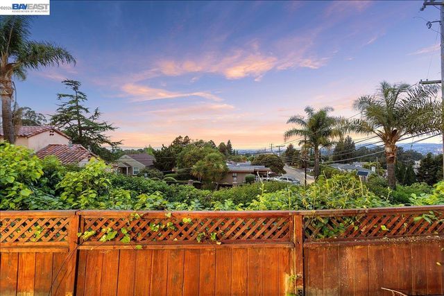 24805 Canyon View Ct, Hayward, CA 94541