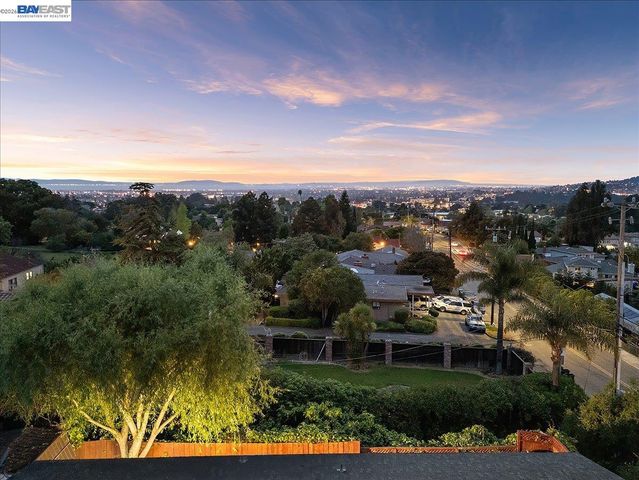 24805 Canyon View Ct, Hayward, CA 94541