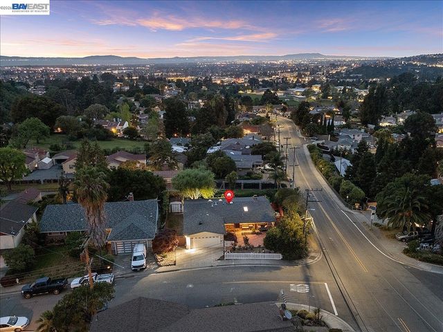 24805 Canyon View Ct, Hayward, CA 94541