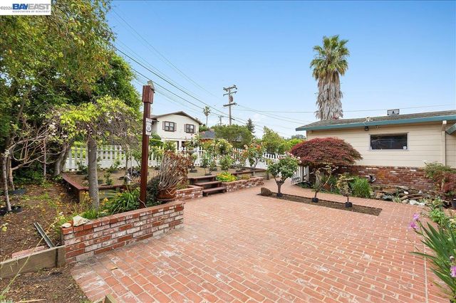 24805 Canyon View Ct, Hayward, CA 94541